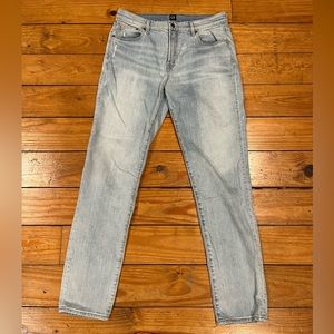 (563) LIGHT BLUE GAP JEANS